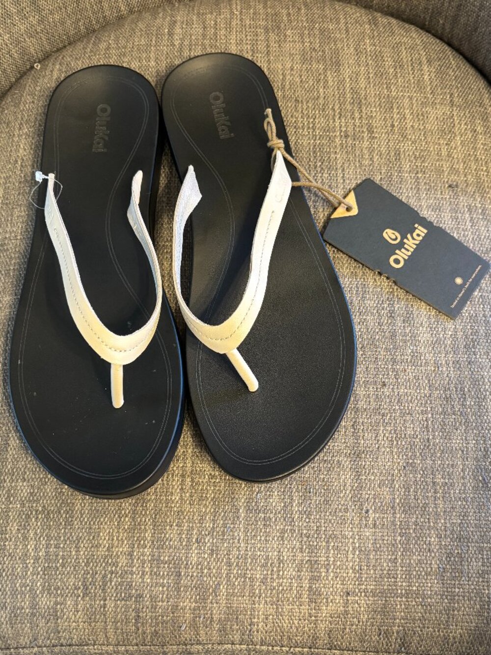 NWT OluKai Lalahi Leather Sandals Flip Flops - Color - Tapa Lava Rock Size 10